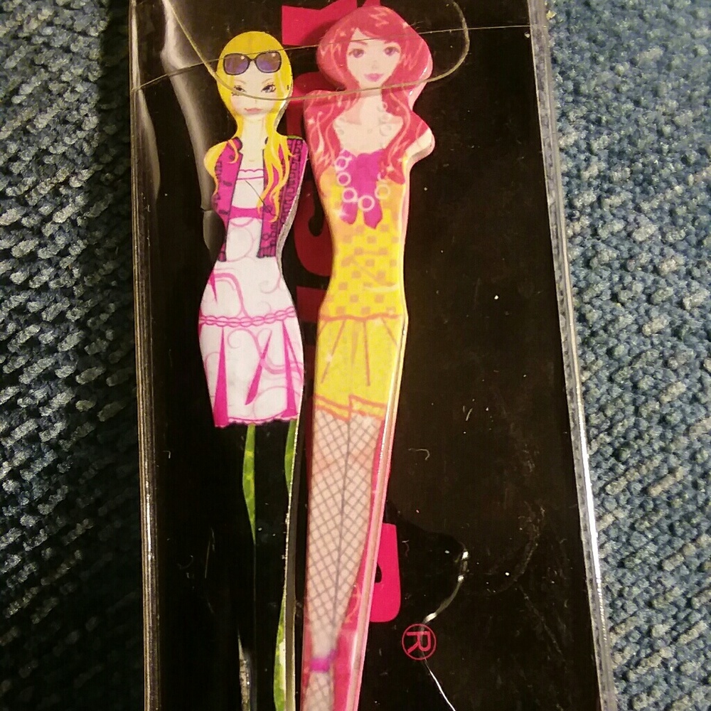 FREE W BUNDLE -*NEW* Girl Shaped Tweezers